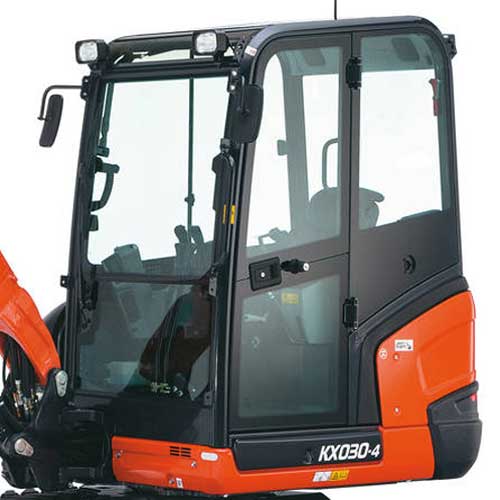 Kabina minikoparki Kubota KX030-4 z przeszklonymi drzwiami i oświetleniem roboczym