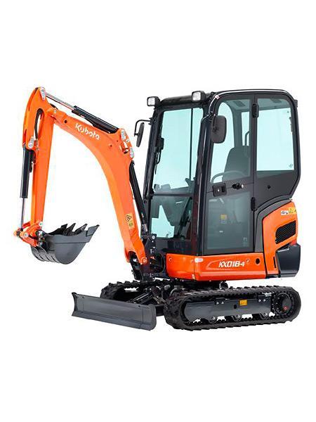 Minikoparka Kubota KX018-4 z kabiną i łyżką skarpową na białym tle