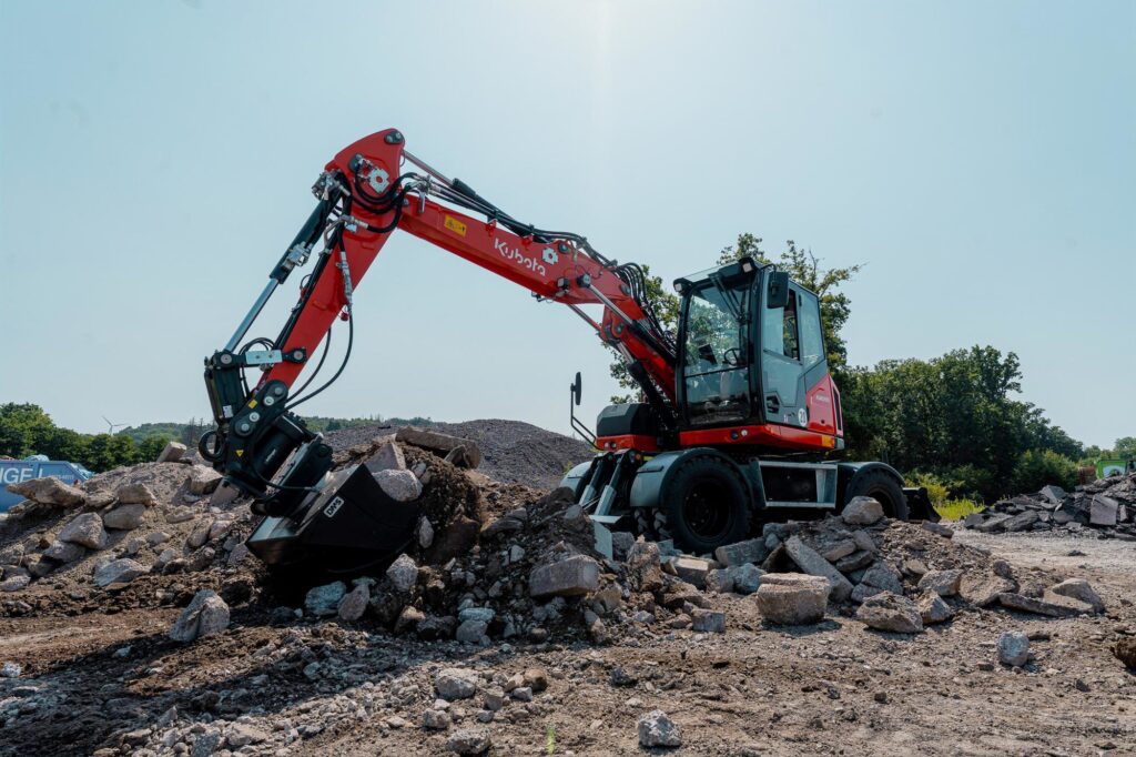 Kubota KW095 podczas robót ziemnych na placu budowy