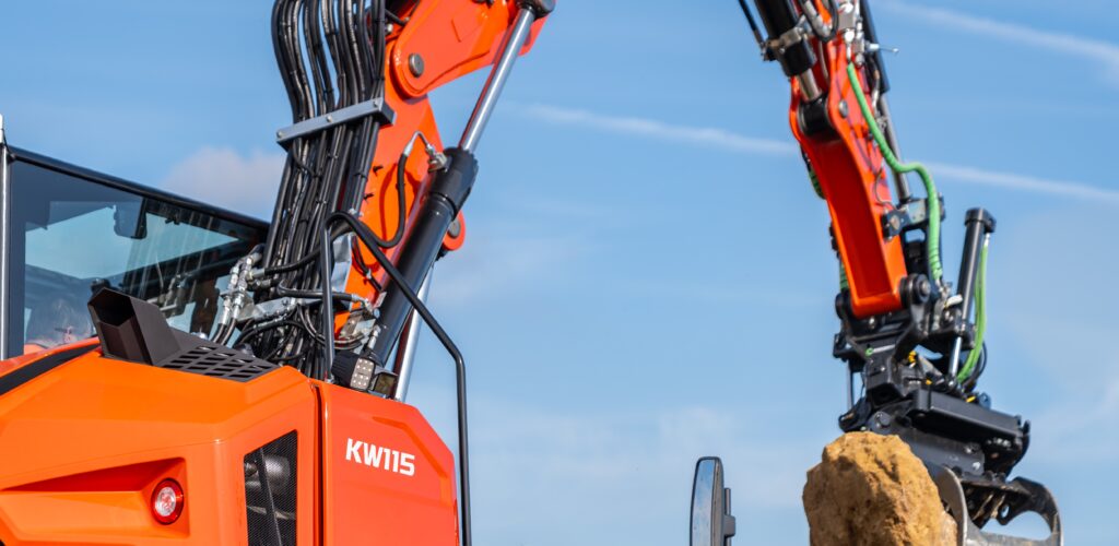 Kubota KW115 – wysięgnik, przewody hydrauliczne i chwytak