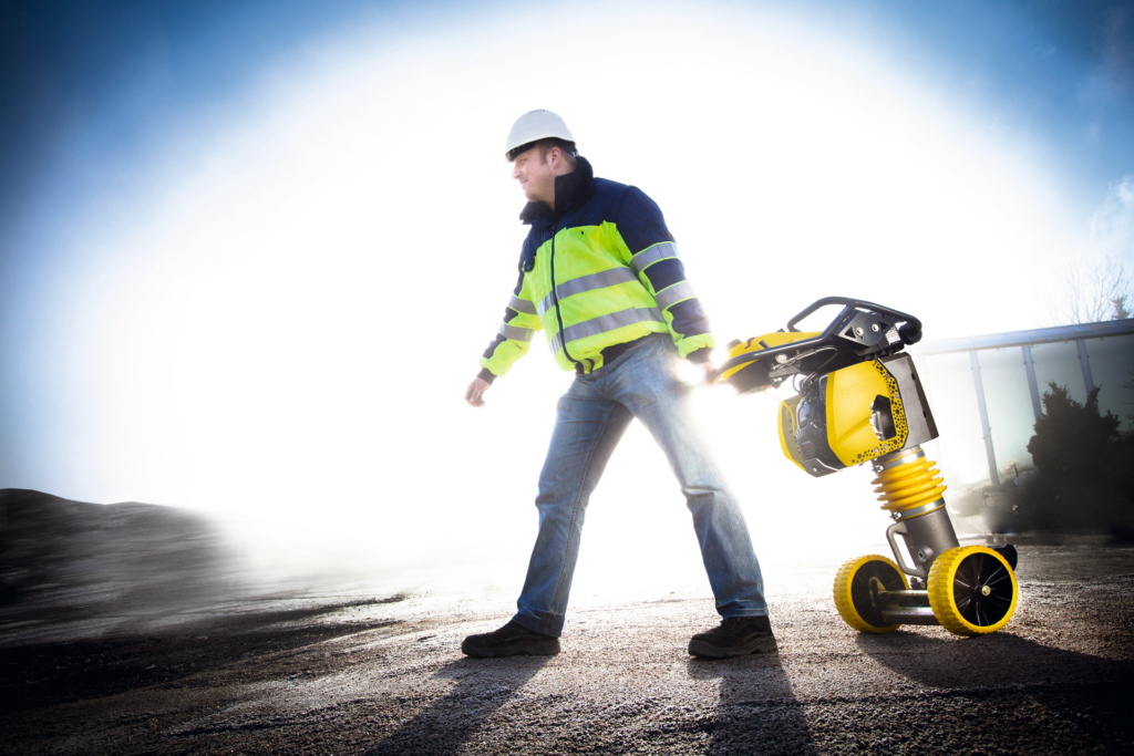 BOMAG BT 65 przemieszczany z opcjonalnymi kołami transportowymi